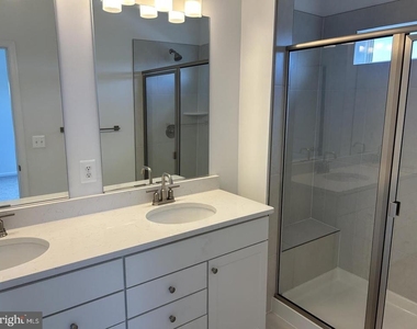 531 Rosemary Circle - Photo Thumbnail 8