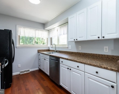 4804 Hogan Drive - Photo Thumbnail 7