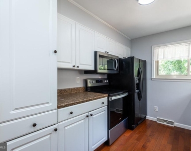4804 Hogan Drive - Photo Thumbnail 8