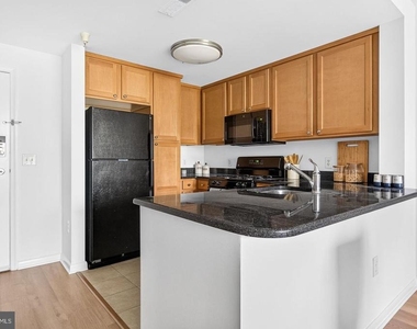 355 I Street Sw - Photo Thumbnail 6