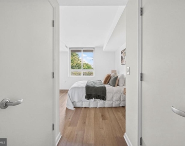 355 I Street Sw - Photo Thumbnail 18