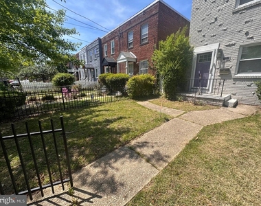 128 35th Street Ne - Photo Thumbnail 1