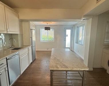 128 35th Street Ne - Photo Thumbnail 5