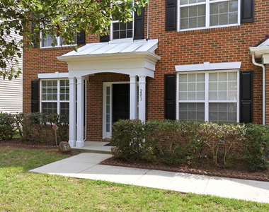201 Shakespeare Street - Photo Thumbnail 1
