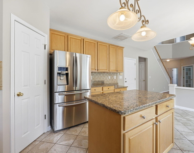 201 Shakespeare Street - Photo Thumbnail 11