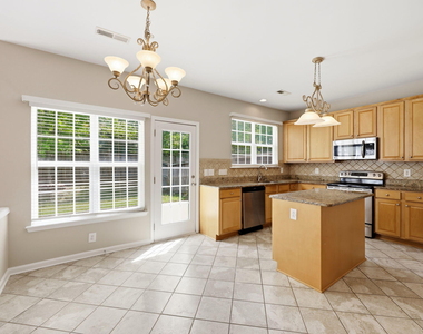 201 Shakespeare Street - Photo Thumbnail 8