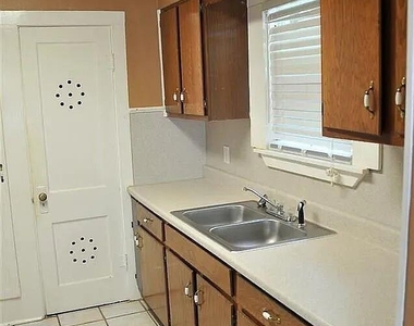 1523 S Robertson Ave - Photo Thumbnail 6
