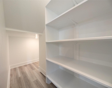 206 Kislingbury Ln - Photo Thumbnail 11