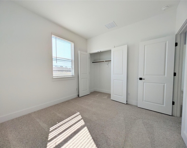 206 Kislingbury Ln - Photo Thumbnail 24