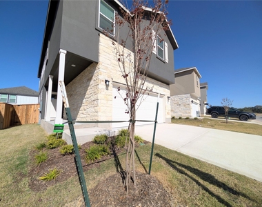 206 Kislingbury Ln - Photo Thumbnail 2