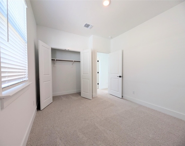 206 Kislingbury Ln - Photo Thumbnail 25