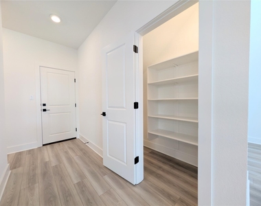 206 Kislingbury Ln - Photo Thumbnail 10