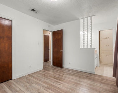 9505 Oriole Dr - Photo Thumbnail 12