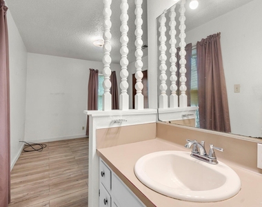 9505 Oriole Dr - Photo Thumbnail 11