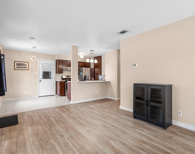 9505 Oriole Dr - Photo Thumbnail 5