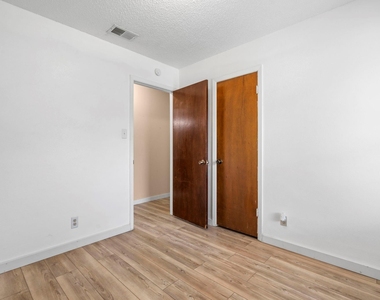 9505 Oriole Dr - Photo Thumbnail 7