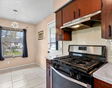 9505 Oriole Dr - Photo Thumbnail 1