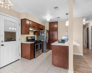 9505 Oriole Dr - Photo Thumbnail 15