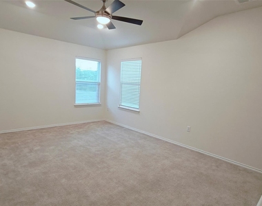 9107 Golden Leaf Dr - Photo Thumbnail 12