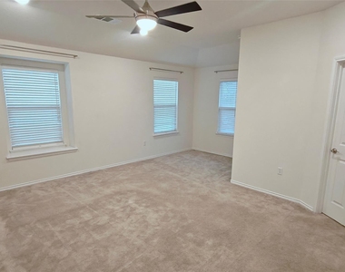 9107 Golden Leaf Dr - Photo Thumbnail 14