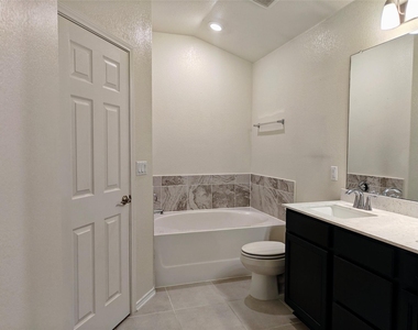 9107 Golden Leaf Dr - Photo Thumbnail 20