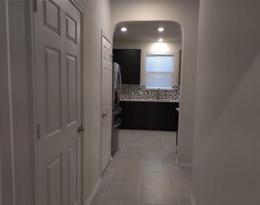 9107 Golden Leaf Dr - Photo Thumbnail 8