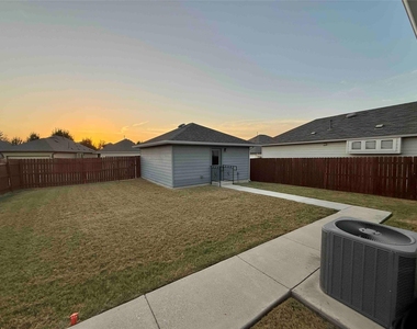 457 Star Thistle St - Photo Thumbnail 10