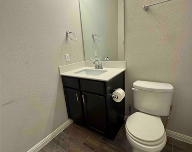 457 Star Thistle St - Photo Thumbnail 7