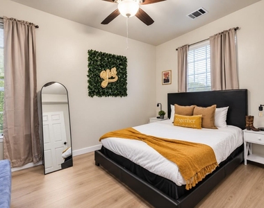 1124 Disraeli Cir - Photo Thumbnail 10