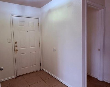 710 Eaglecreek Dr - Photo Thumbnail 4