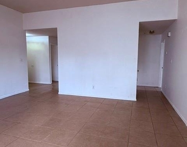 710 Eaglecreek Dr - Photo Thumbnail 10