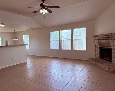 710 Eaglecreek Dr - Photo Thumbnail 5