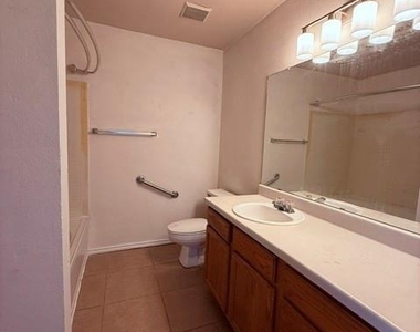 710 Eaglecreek Dr - Photo Thumbnail 14