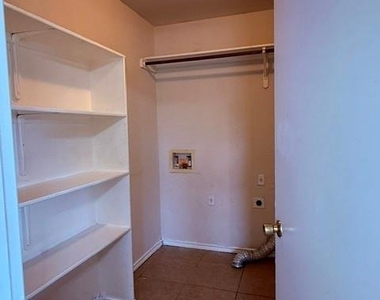 710 Eaglecreek Dr - Photo Thumbnail 9