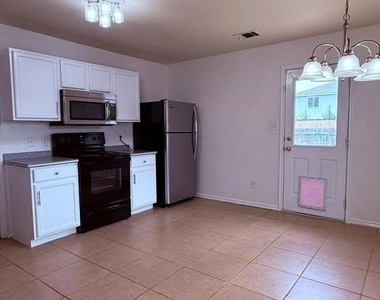 710 Eaglecreek Dr - Photo Thumbnail 7