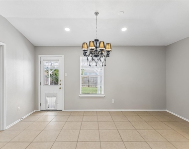 505 Washington Square Dr - Photo Thumbnail 11