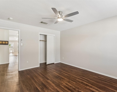 505 Washington Square Dr - Photo Thumbnail 21