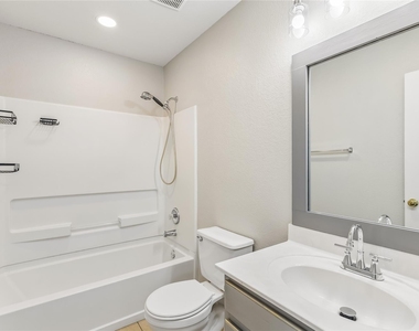 505 Washington Square Dr - Photo Thumbnail 22