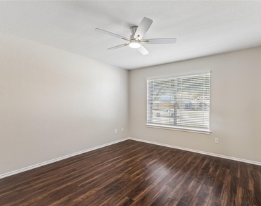 505 Washington Square Dr - Photo Thumbnail 23