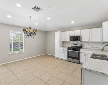 505 Washington Square Dr - Photo Thumbnail 10