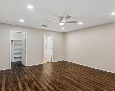 505 Washington Square Dr - Photo Thumbnail 15