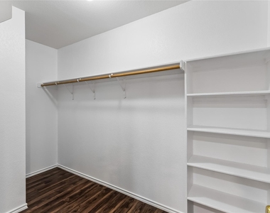 505 Washington Square Dr - Photo Thumbnail 17