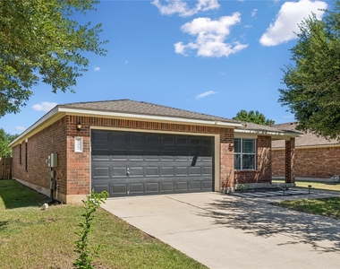 505 Washington Square Dr - Photo Thumbnail 1