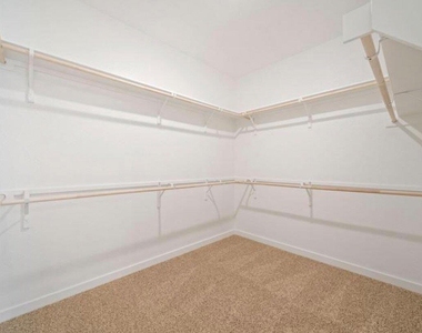 409 Deerpath St - Photo Thumbnail 14
