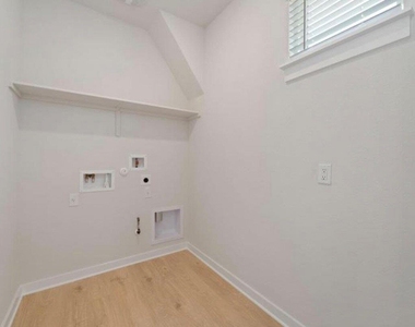 409 Deerpath St - Photo Thumbnail 19