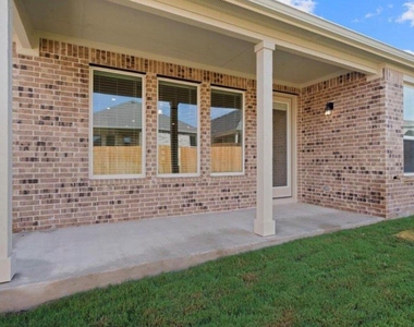 409 Deerpath St - Photo Thumbnail 21