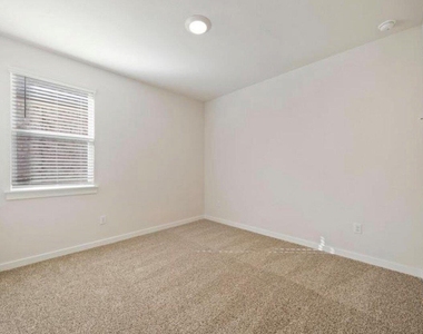409 Deerpath St - Photo Thumbnail 16