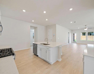 409 Deerpath St - Photo Thumbnail 4