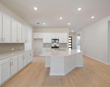 409 Deerpath St - Photo Thumbnail 2