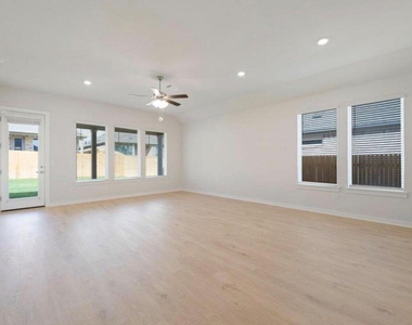 409 Deerpath St - Photo Thumbnail 5